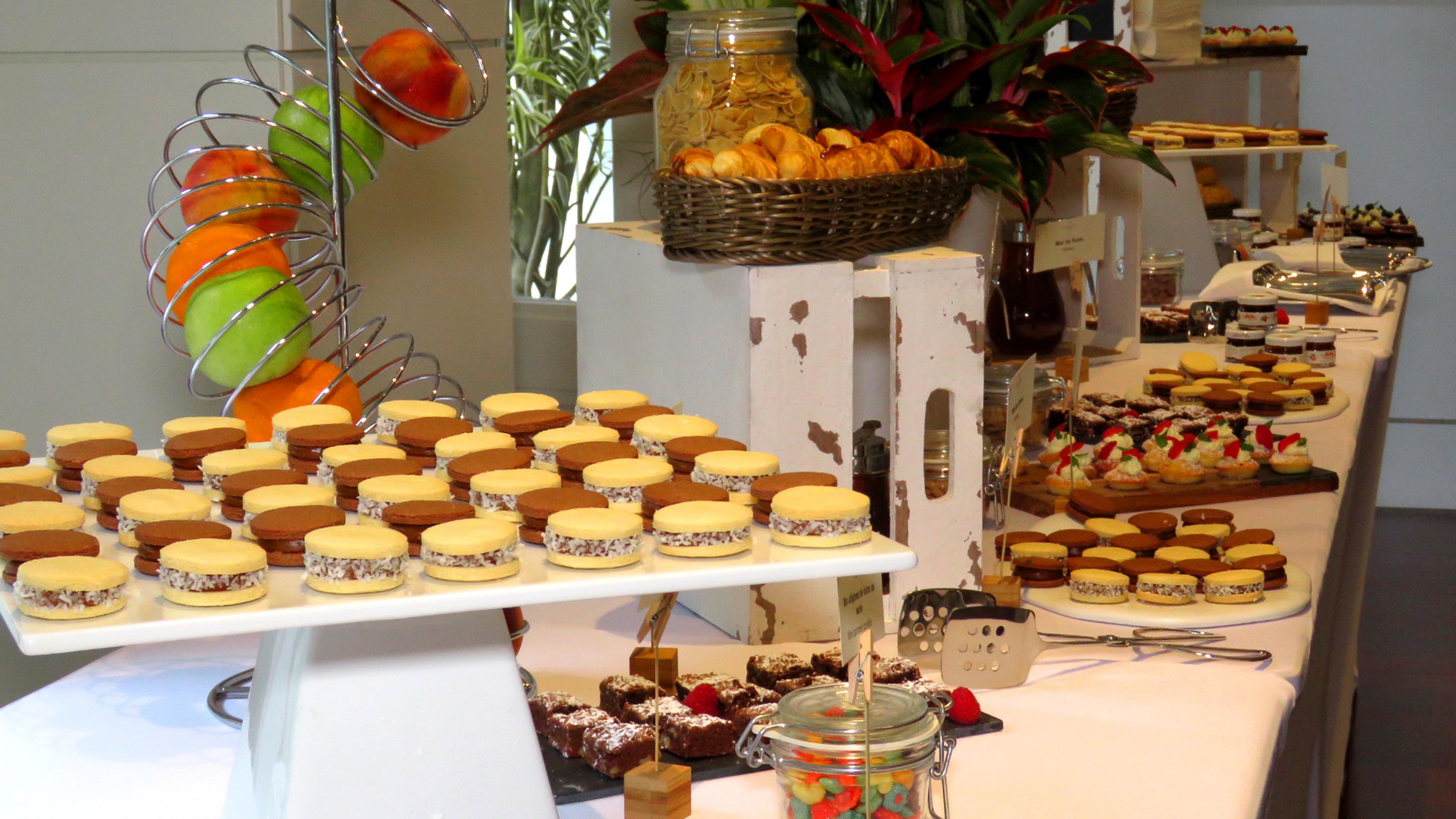 Central Hotel Panama Casco Viejo Kültér fotó A dessert buffet