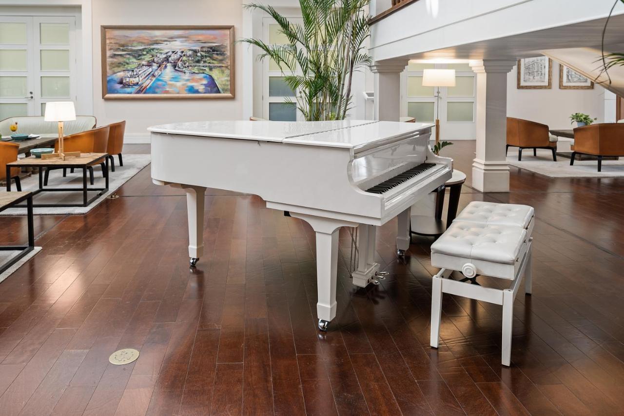 Central Hotel Panama Casco Viejo Kültér fotó A piano in a home