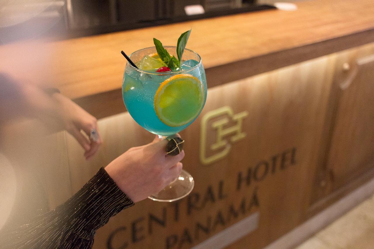 Central Hotel Panama Casco Viejo Kültér fotó A blue Hawaii cocktail