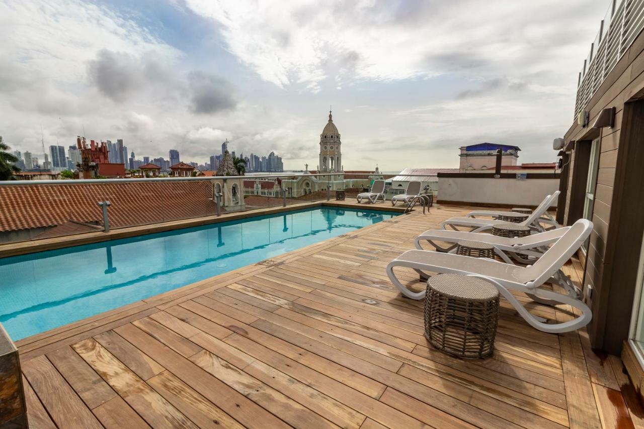 Central Hotel Panama Casco Viejo Kültér fotó Rooftop pool at Hotel Icon